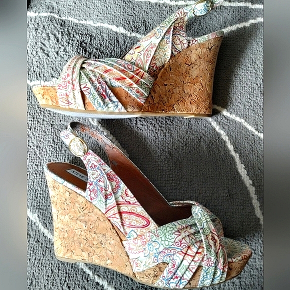 Steve Madden "Crest" Floral Paisley Peep Toe Cork Wede Sandals - Picture 4 of 16